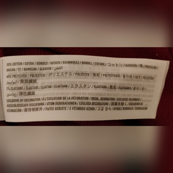 Hollister Red V-Neck T Shirt - Picture 4 of 5